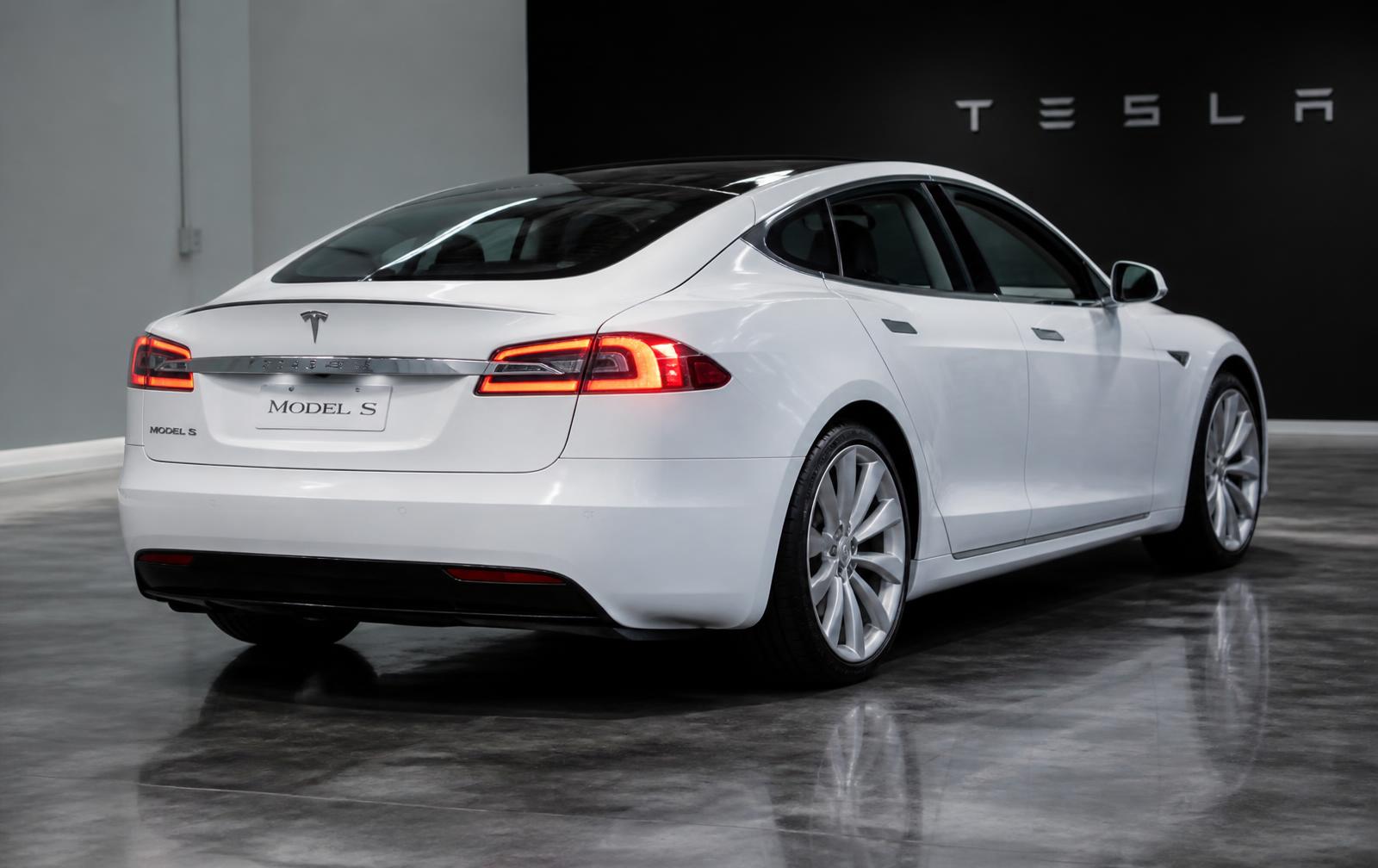 Tesla Model S exterior view frame 3