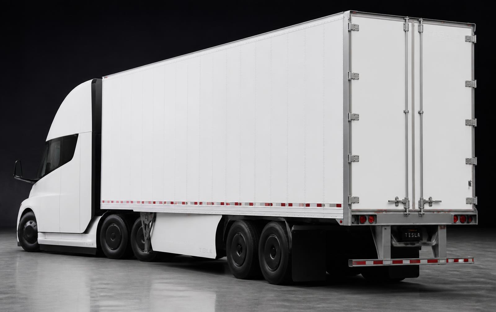 Tesla Semi exterior view frame 3
