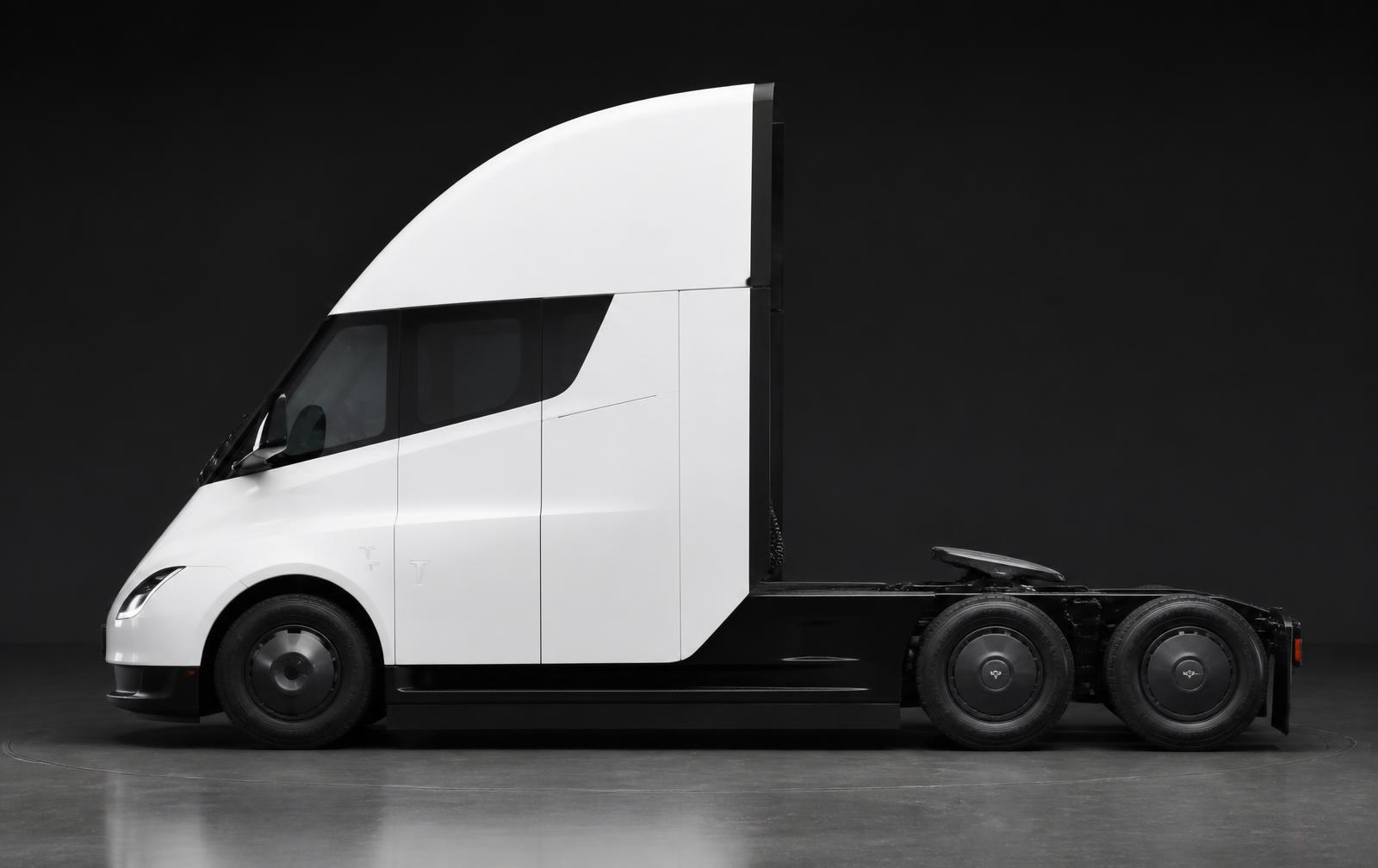 Tesla Semi exterior view frame 4